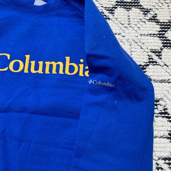 Blue Columbia sweater - Picture 2 of 3